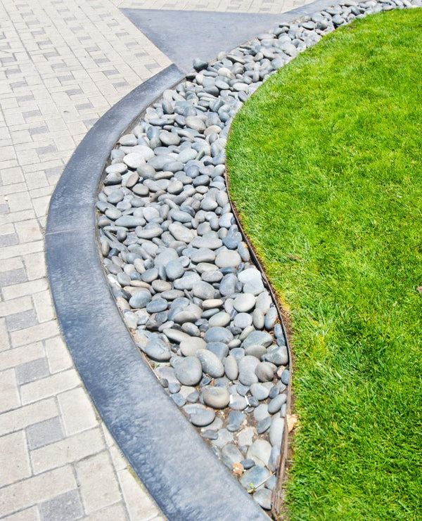 How to Edge Your Lawn with Metal Landscaping Options